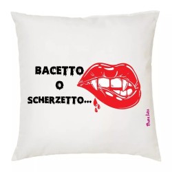 cuscino 40 x 40 scritta bacetto o scherzetto idea regalo uomo donna halloween