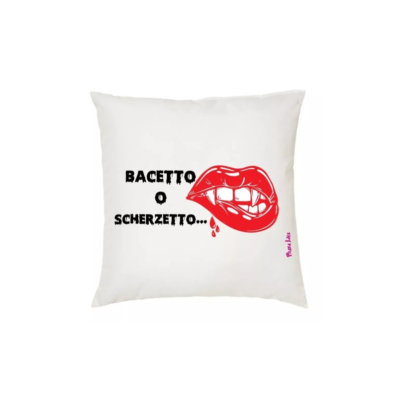 cuscino 40 x 40 scritta bacetto o scherzetto idea regalo uomo donna halloween