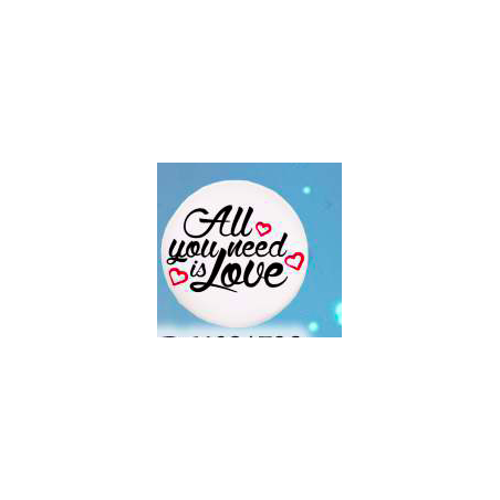 Calamita rotonda personalizzata con scritta ( All you need is love)