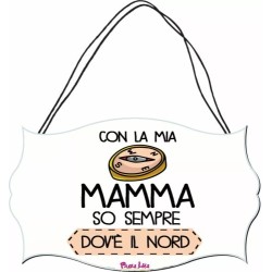 targa legno mdf 10,4X16,9 scritta con la mamma so sempre dove e il nord festa