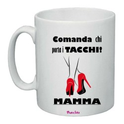 tazza 8x10 scritta comanda chi porta i tacchi mamma regalo festa compleanno