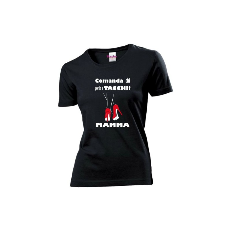t-shirt donna nera scritta comanda chi porta i tacchi mamma festa regalo